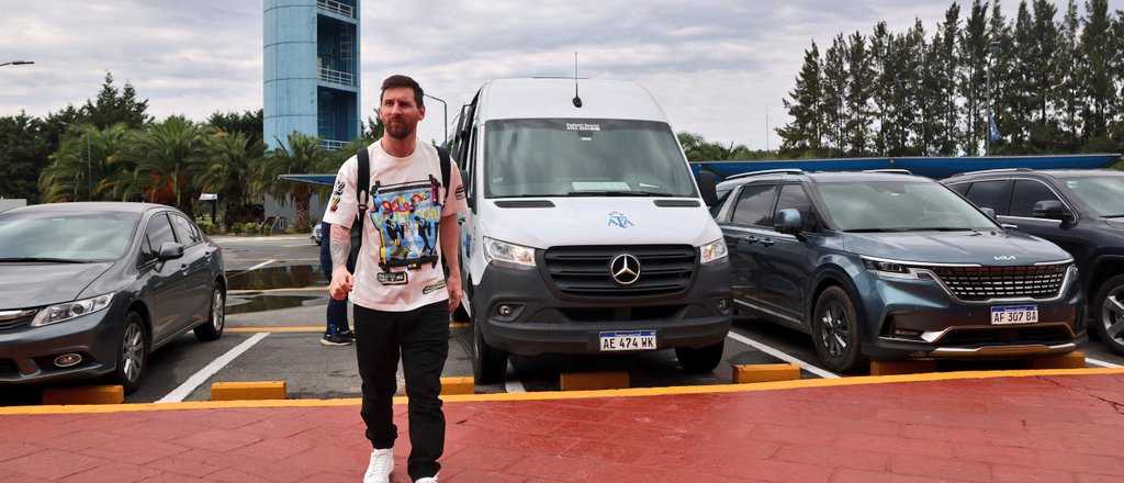 Messi llegó al país para los amistosos de la selección argentina