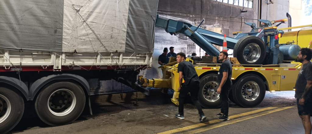Un camión chocó contra el túnel Cristo Redentor y está cortado el tránsito