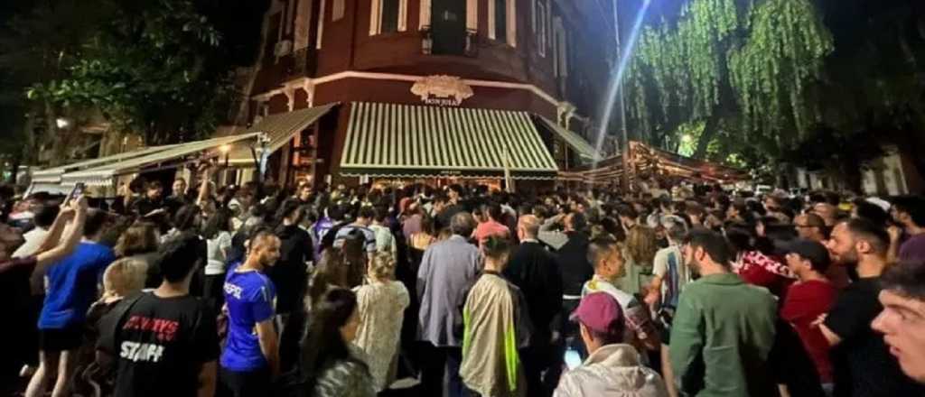 Videos: Messi cen&oacute; con su familia en una parrilla y los fan&aacute;ticos estallaron