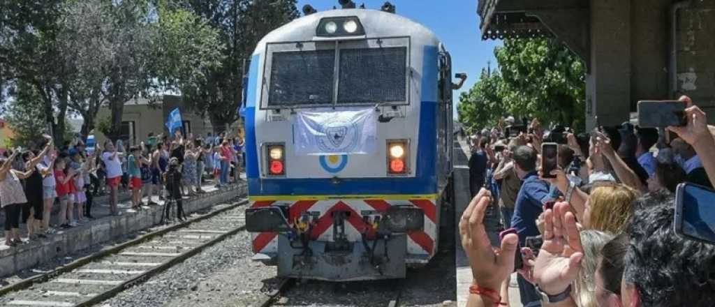 El Presidente podría estar en Mendoza para la llegada del tren de pasajeros