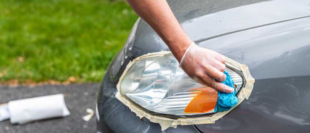 Cómo limpiar los faros de tu auto con 3 ingredientes caseros