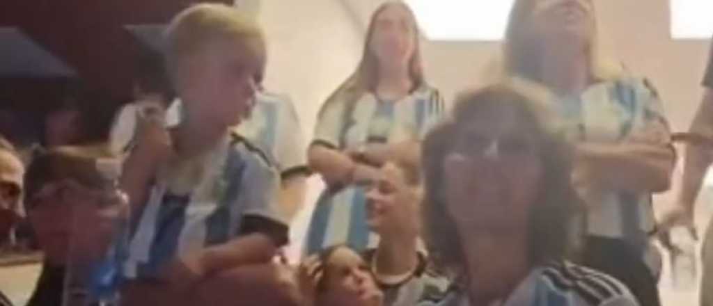 Tini vio a la selecci&oacute;n con la hija de Camila Homs en brazos y se llen&oacute; de memes