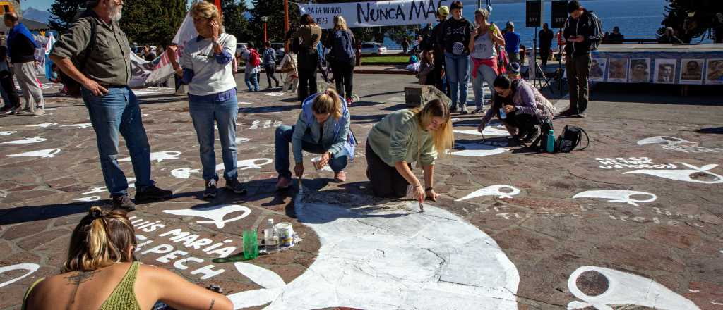 Tiraron aguarrás en Bariloche para evitar que pinten pañuelos blancos 