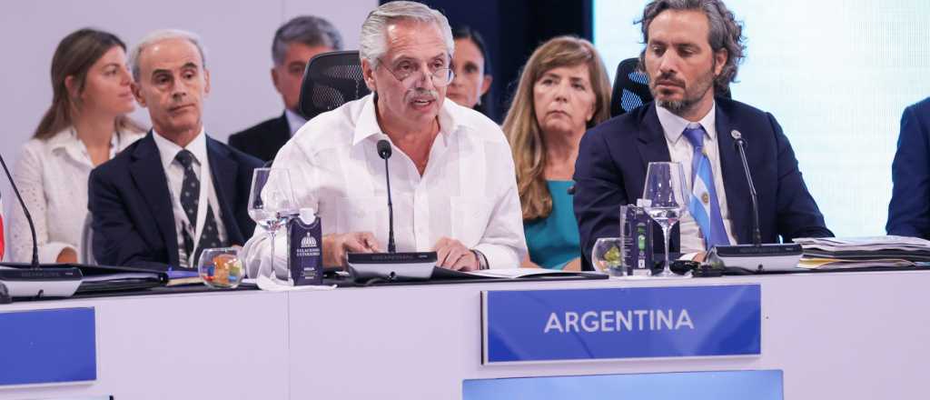 Alberto Fern&aacute;ndez exhort&oacute; a "cambiar el sistema financiero"