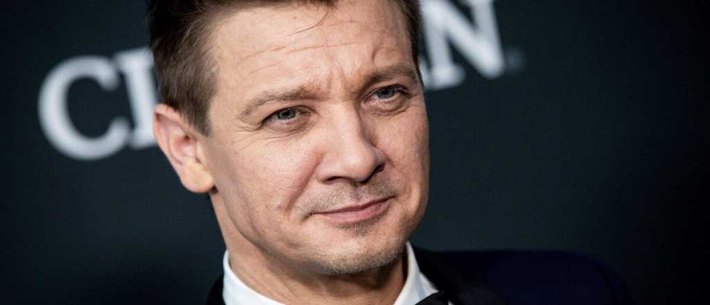 Jeremy Renner vuelve a caminar despu&eacute;s del accidente 