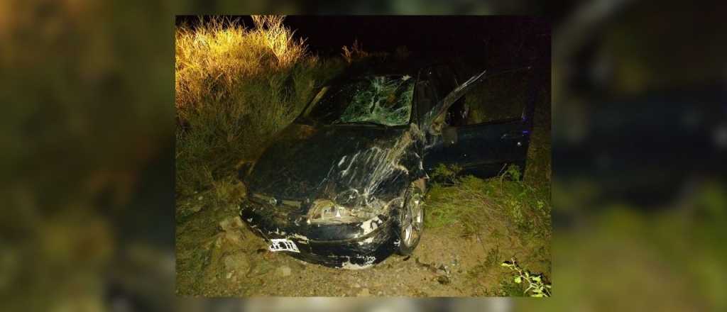 Un ladrón robó un auto, fue perseguido y terminó volcando en Las Heras