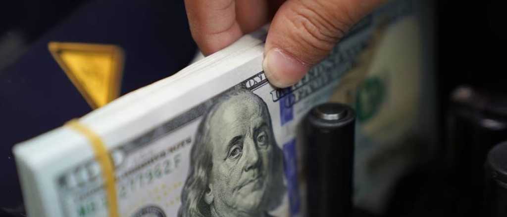 El dólar blue se vende a $995 en el comienzo de la semana