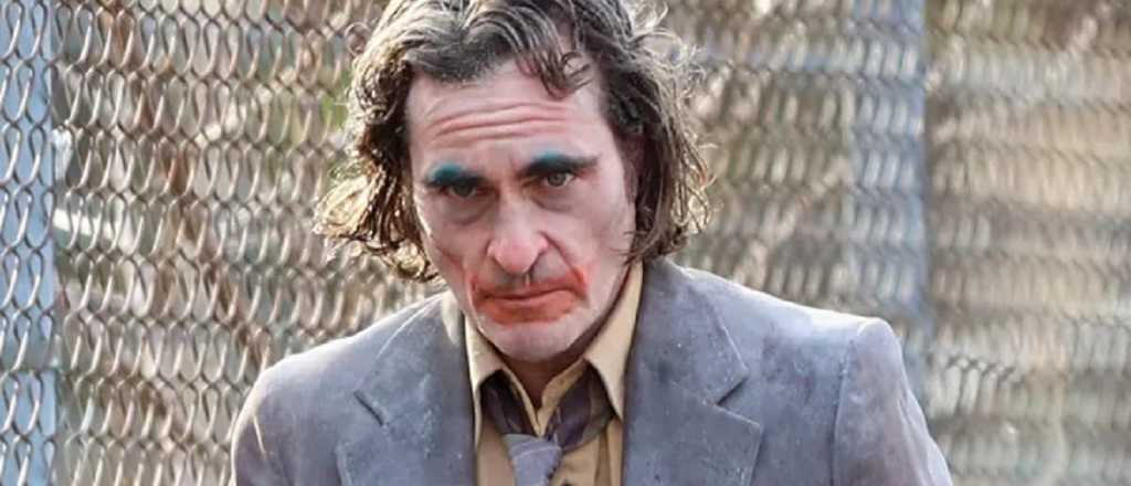 Joaquin Phoenix camina por Nueva York mientras filma "Joker 2"