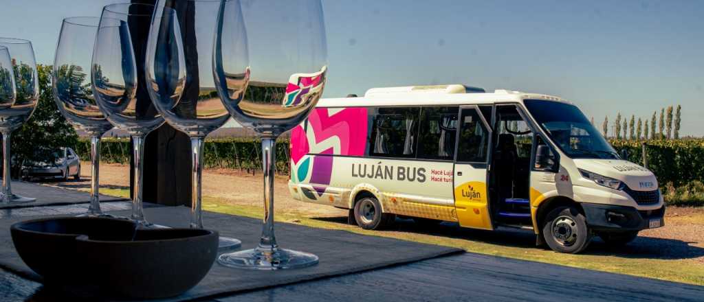 Presentaron el micro turístico "Luján Bus"