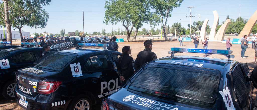 Mendoza comprar&aacute; 100 m&oacute;viles de polic&iacute;a por m&aacute;s de $3 mil millones