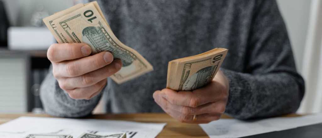 El dólar blue cerró a $462