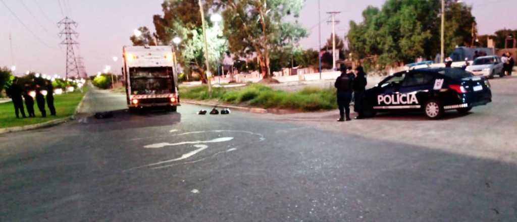 Un ciclista de 23 años murió embestido por un camión municipal de Godoy Cruz