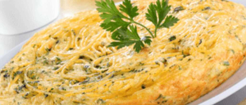 Tortilla de fideos: la receta furor en TikTok para que reutilices lo que te sobr&oacute;