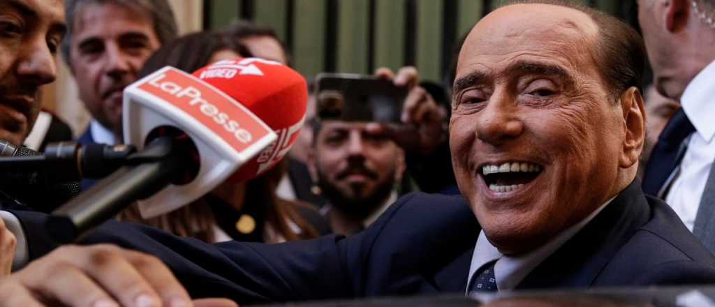 El expremier italiano Silvio Berlusconi fue internado en terapia intensiva