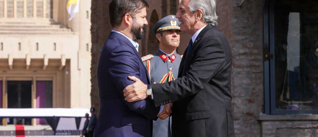 Alberto Fern&aacute;ndez y Boric, juntos en los 205 a&ntilde;os del Abrazo de Maip&uacute;