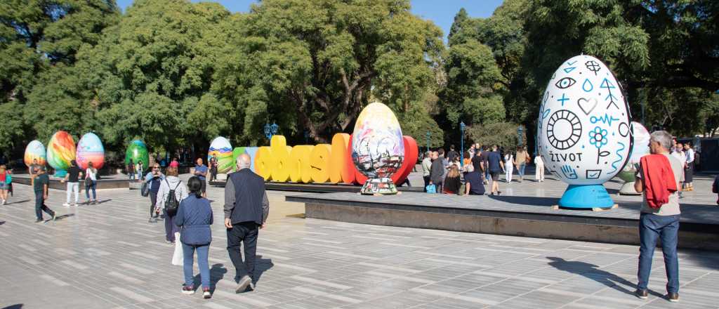 Pascua croata en Mendoza: Por segundo año exhibirán los "huevos gigantes"