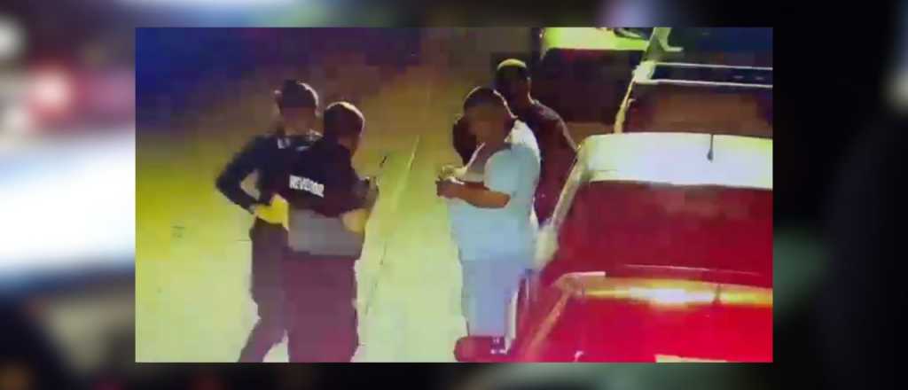 Video: atraparon a 4 personas mientras robaban ruedas en la Quinta Sección
