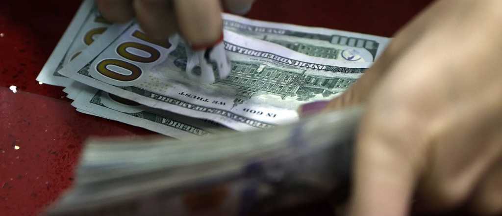 El dólar blue bajó 22 pesos por la fuerte intervención del Gobierno