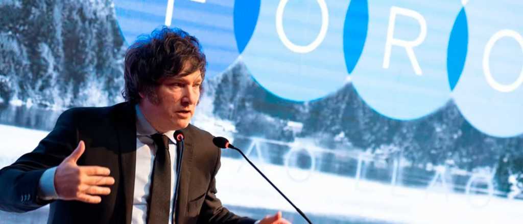 Los apuntes de Milei sobre c&oacute;mo dolarizar&aacute; a la Argentina