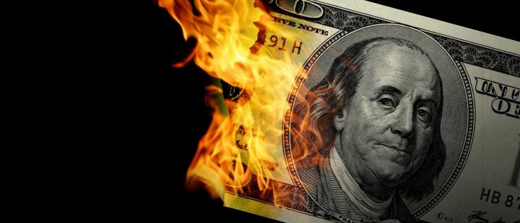 Alarma: el dólar blue se dispara otra vez y ya se vende a $452