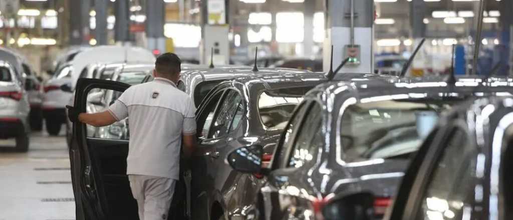 La importación de autos está paralizada por la escasez de dólares