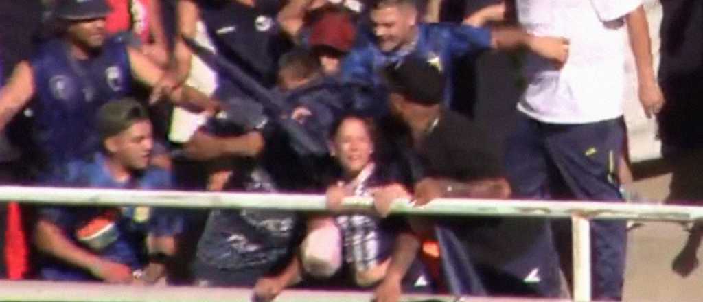 Video: brutal agresi&oacute;n de barras de la Lepra en La Rioja