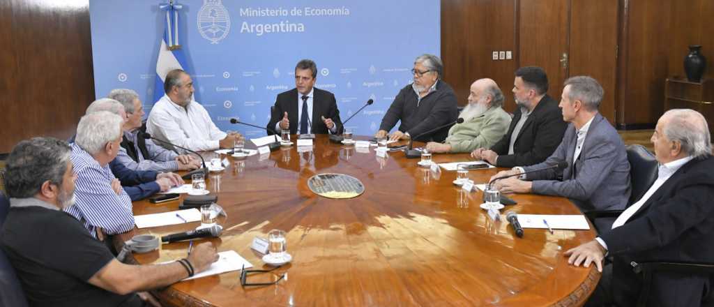 Massa convoc&oacute; a gremios y empresarios para un plan de estabilidad corto