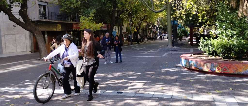 S&aacute;bado c&aacute;lido en Mendoza con cielo despejado