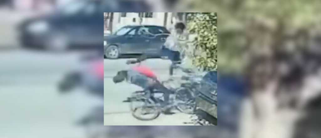Video: patada voladora para frenar a un ladr&oacute;n le que rob&oacute; a un jubilado