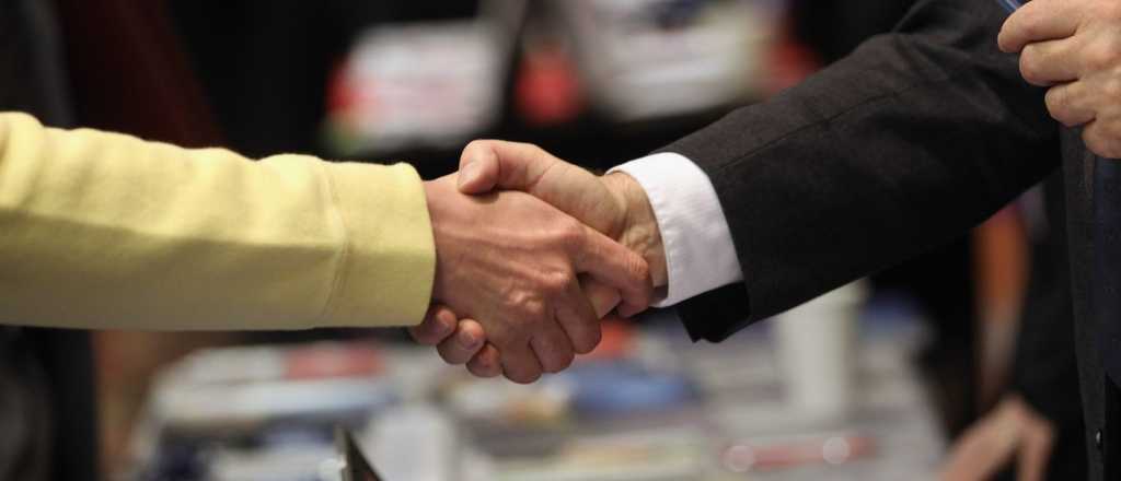 El color que genera más confianza en una entrevista de trabajo