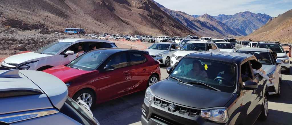 Sigue el aluvión de compras: más de mil autos chilenos ya entraron a Mendoza