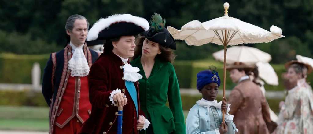 Todas las miradas atentas a Johnny Depp en su presentaci&oacute;n en Cannes