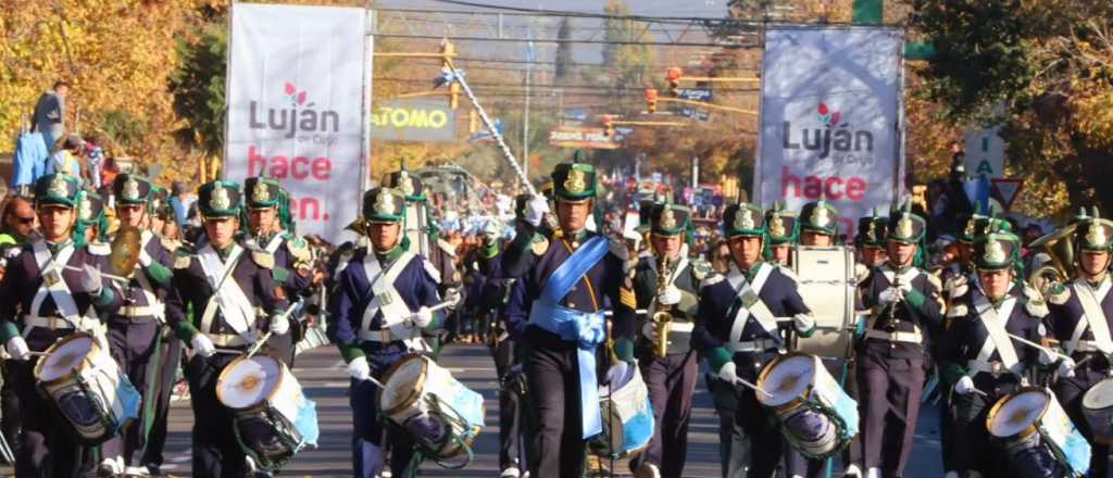 Masivo desfile en Luján por el aniversario 168° del departamento