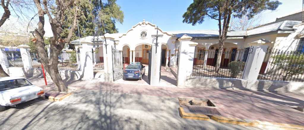 Esperaba a su mamá en la vereda y le robaron la moto en Las Heras