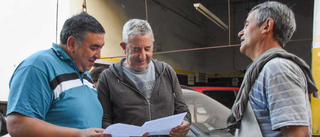 El "Oso" Tello recorrió la zona comercial de Las Heras junto a Julio Cobos