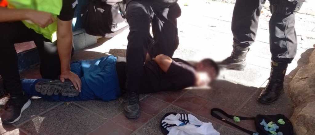 Detuvieron a un "dealer" haciendo el reparto en pleno centro mendocino