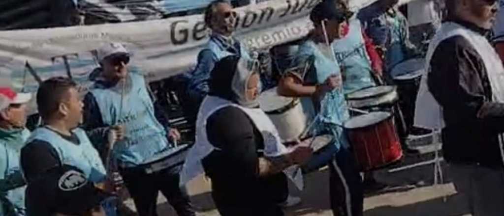 Video: sindicalistas le dieron una paliza a un intendente de Santa Fe