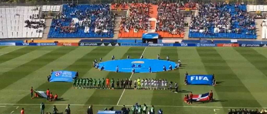 Pasó en Mendoza: el primer papelón del Mundial y el gran gesto del público