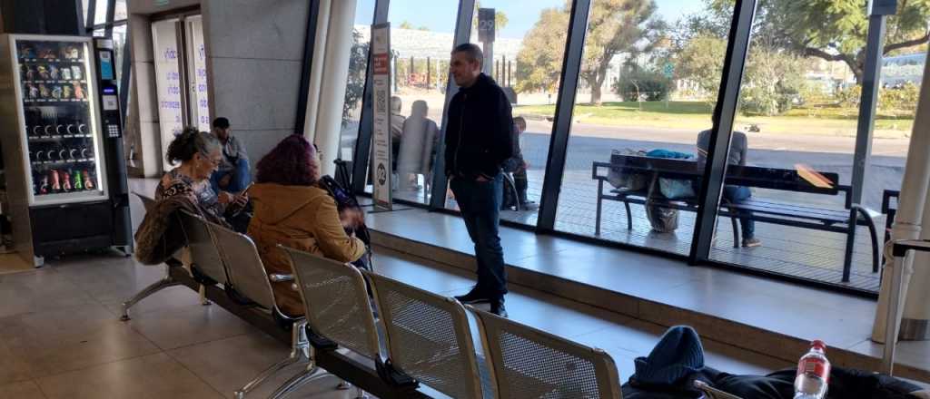As&iacute; "viven" en la Terminal los chilenos varados por el cierre del Paso