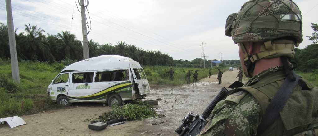 Video: una bomba mat&oacute; a dos polic&iacute;as y a una civil en Colombia