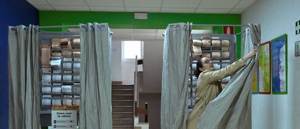 Los españoles votan en elecciones municipales y regionales