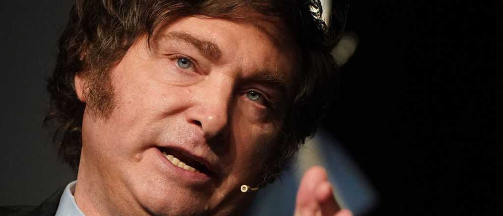 Milei afirma que hay una embestida para "desaparecerlo" de las redes y canales