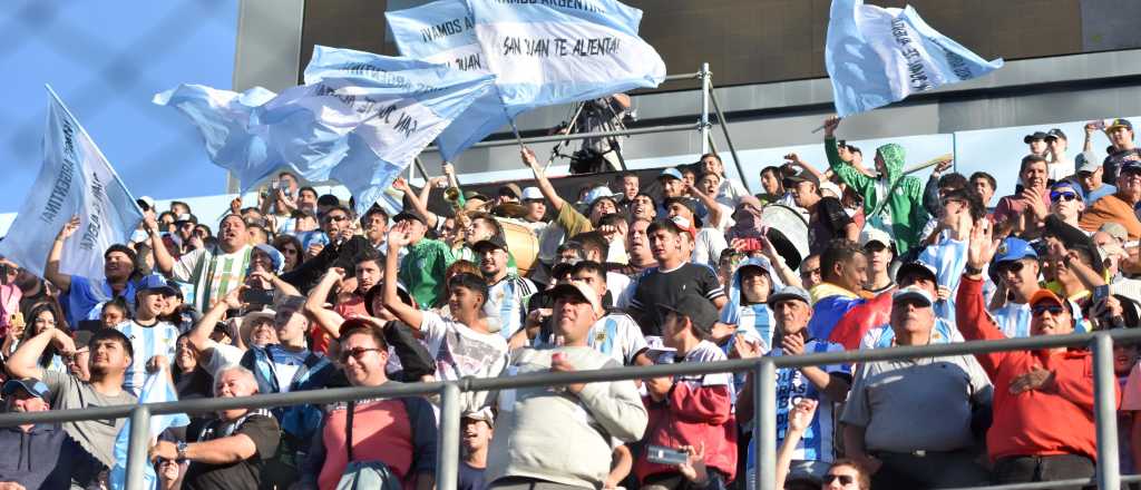 El tel&oacute;n gigante y las barras que firmaron la paz por Argentina en San Juan