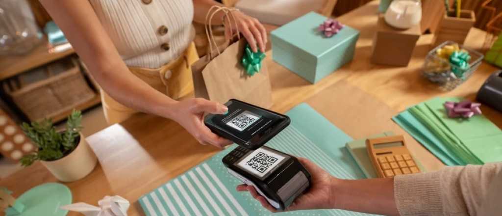 Por primera vez, hubo más pagos con transferencia que con tarjeta de débito