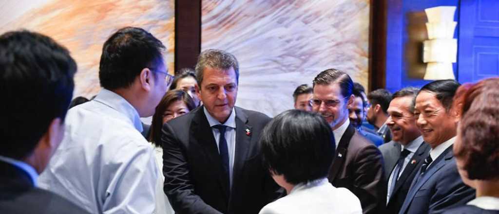 Massa anunci&oacute; que los yuanes de China son de libre disponibilidad