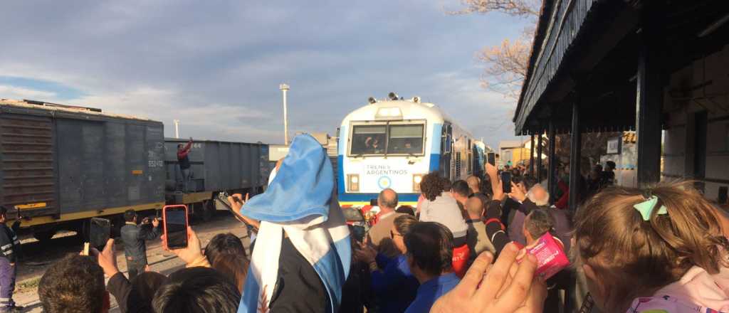 Video: así arribó el primer tren de pasajeros a Mendoza luego de 30 años