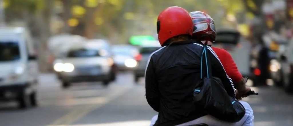 Detuvieron a dos motochorros que salieron "de caza" en Maipú