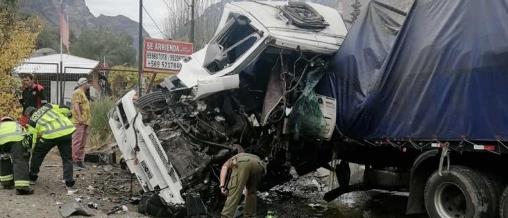 Está grave un camionero argentino por un tremendo choque en Alta Montaña