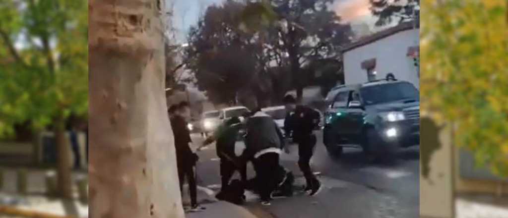 Video: golpearon a un joven a la salida de una escuela en Luján