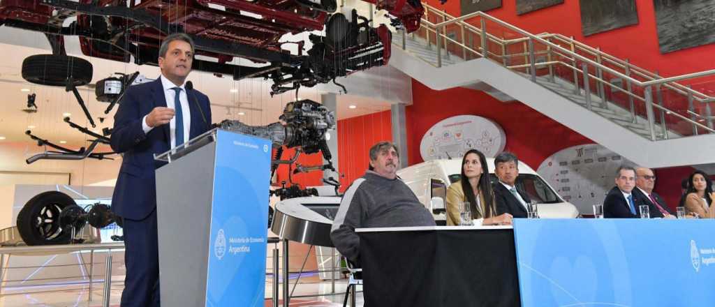 Massa anunci&oacute; beneficios fiscales para que las automotrices exporten m&aacute;s